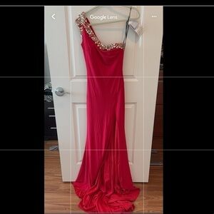 ALYCE PARIS NWT IN RED Gown Size 2